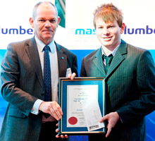 Jacob Yamin receives his award