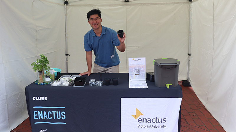  Nardo Wai, member of VU Enactus student group showcasing the club at an O-Fest event