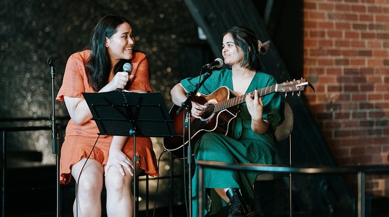  musicians Helen & Anshi playing at the 2022 Student Leadership Awards