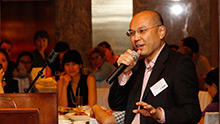 Image of Kevin Li speaking at the postgraduate Alumni dinner