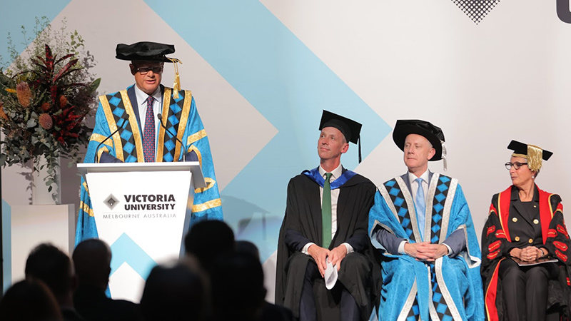 Chancellor Steve Bracks AO addresses the audience