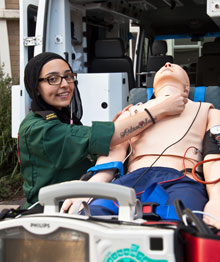 VU paramedic student with manikin