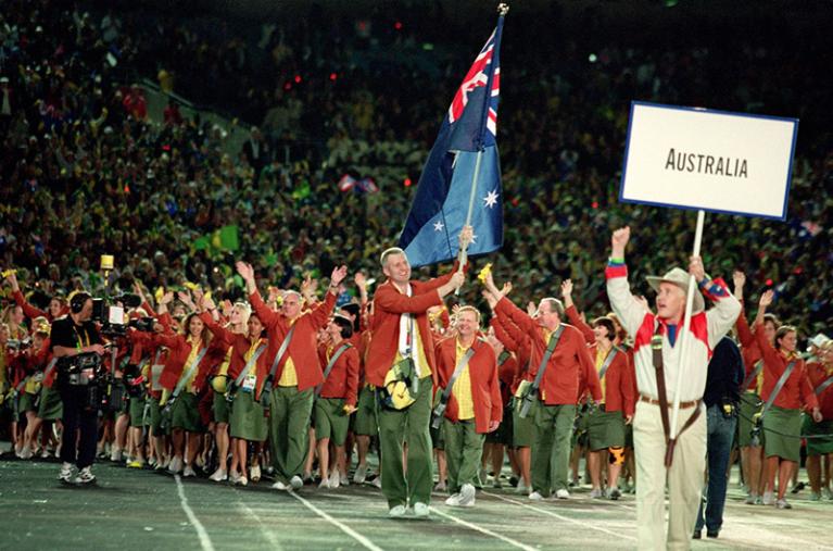 Andrew Gaze in the procession for the 2000 Olympics.