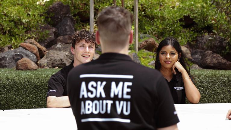 3 student ambassadors - one with a T-Shirt reading 'Ask me about VU'