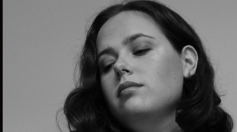 Singer-songwriter Maddie Jackway Singer-songwriter Maddie Jackway