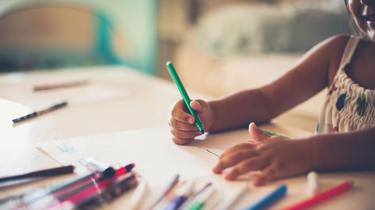 Kid drawing with textas