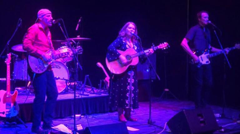  sherry-rich-playing-onstage-with-her-band-at-kindred-studios