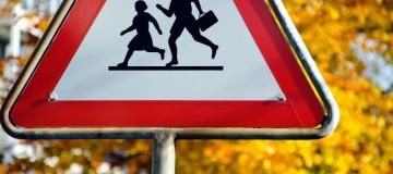  School crossing triangular sign