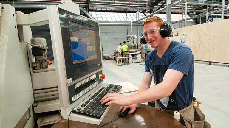 Polytechnic Machinist Certificate III in Engineering - Mechanical Trade MEM30219 | Victoria ...